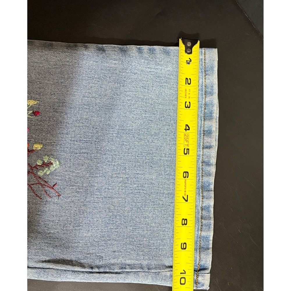 A-Z-I  Light Wash Floral Embroidered Flare Leg Jeans 33 AZI Country Boho Chic - Picture 8 of 9